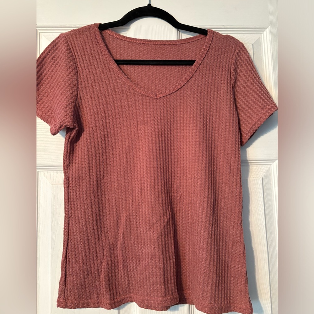 Maroon tshirt - Picture 2 of 3